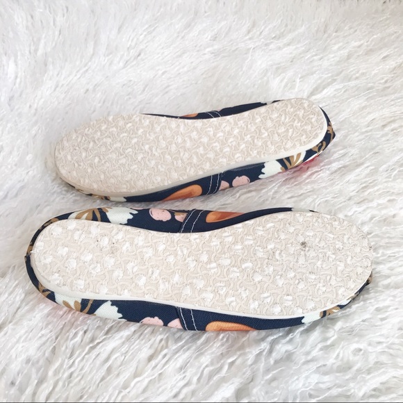 Boutique Beagle Print Blue Slip On Loafers Sz 7.5 - Picture 7 of 8